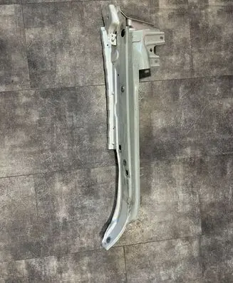 Audi Q7 4L Fender mounting bracket 4L0805158A