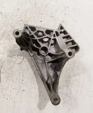 Volkswagen PASSAT B6 Engine mounting bracket 03G199207G V550KKS91