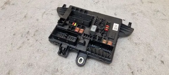Opel Insignia A Fuse module 22737765