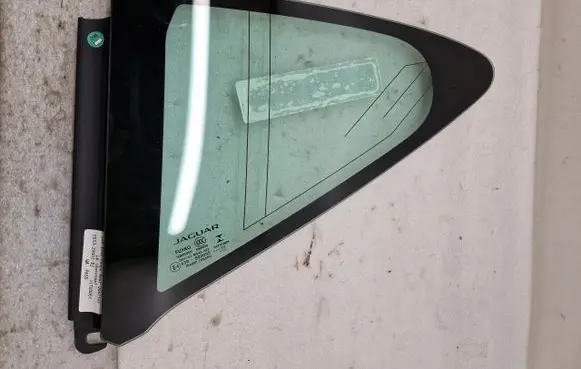 Jaguar F-Type Rear side window