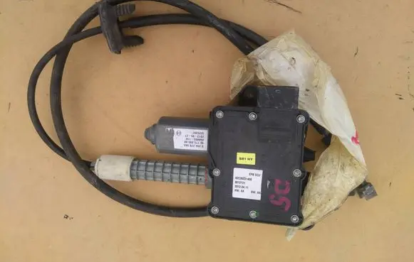 Citroen DS5 Hand brake/parking brake motor 9677589580