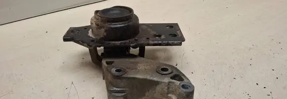 Engine mount bracket