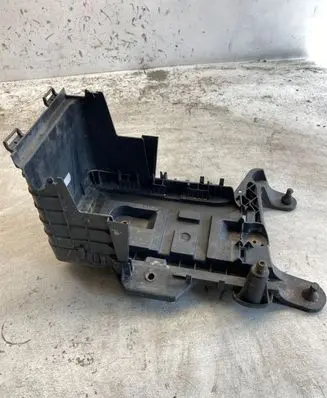 Volkswagen PASSAT B7 Battery box tray 1k0915333