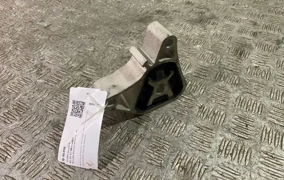 Mercedes-Benz GLA W156 Engine mount bracket A2462400809