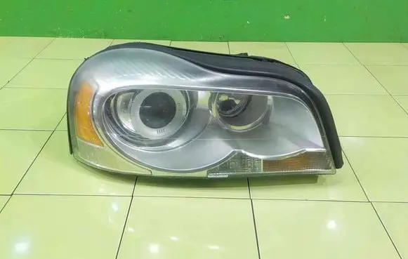 Volvo XC90 Headlight/headlamp 89901785