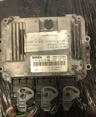 Renault Megane III Engine control unit/module 237100870R 237100055R 0281015798