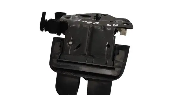 Audi A3 S3 8P Tailgate/trunk/boot lock/catch/latch 8P4827505B