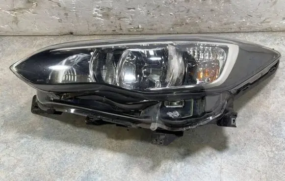 Subaru XV II Headlight/headlamp 84001FL051 A1R0220001 13H270343