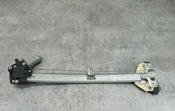 Honda CR-V Front door window regulator with motor