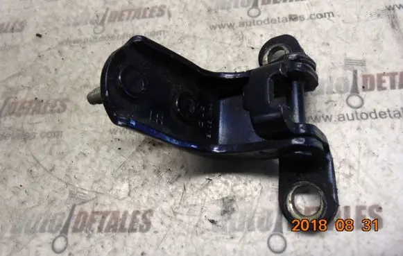 Honda CR-V Rear door lower hinge