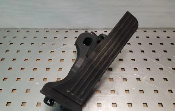 Volkswagen PASSAT B6 Accelerator throttle pedal 1K1721503L