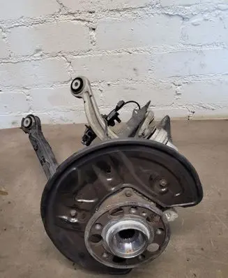 Rear wheel hub