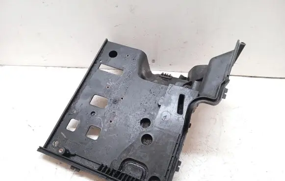 Land Rover Discovery 3 - LR3 Battery tray DWM500021