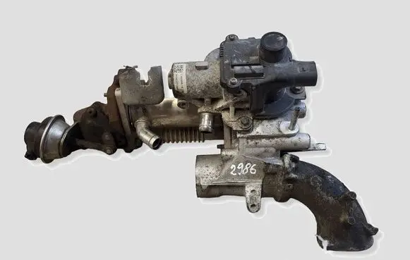 Nissan Juke I F15 EGR valve 8200836385 70036814 8200846454E