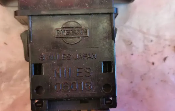 Nissan Primera Hazard light switch 06016