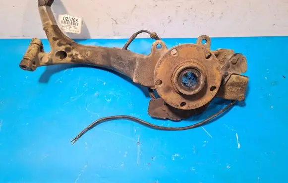 Audi A4 S4 B5 8D Front wheel hub spindle knuckle 8D0407257P