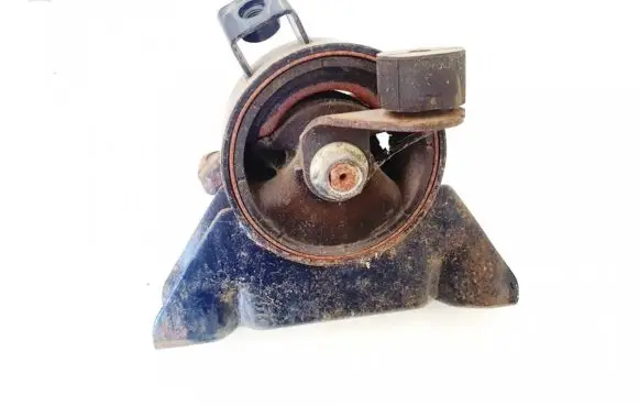 Mazda 626 Engine mount bracket