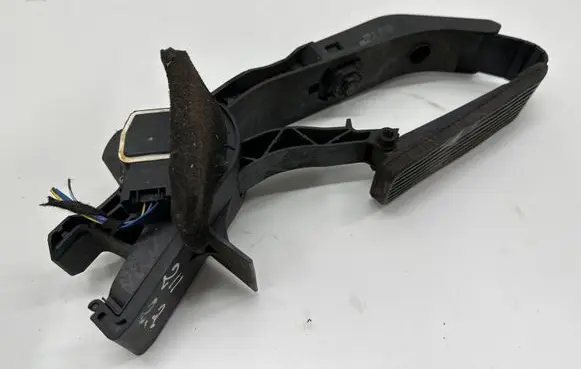 Mercedes-Benz E W211 Accelerator throttle pedal A2113000404