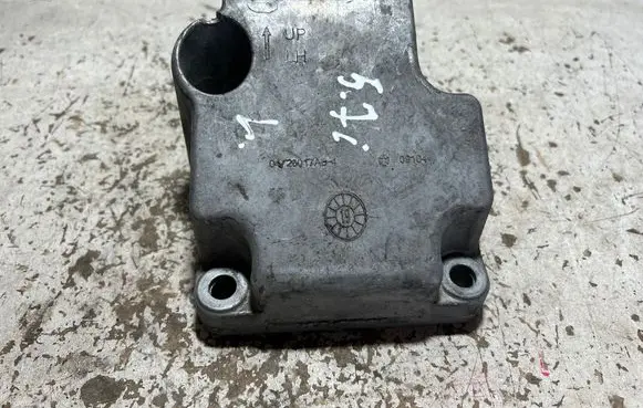 Dodge Challenger Engine mounting bracket 04726017AB