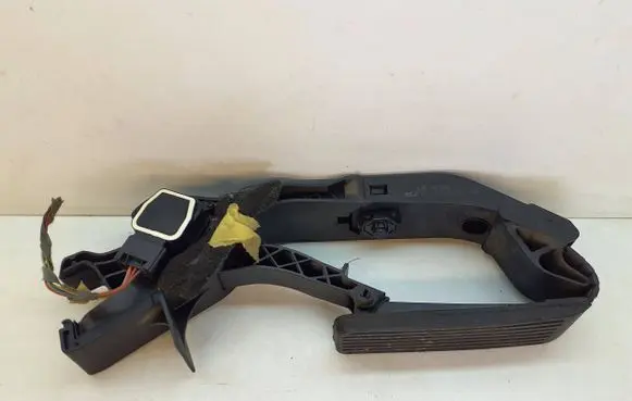 Mercedes-Benz CLS C219 Accelerator throttle pedal A2113000904