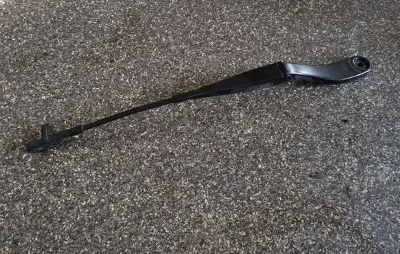 Volvo V50 Front wiper blade arm 30698249