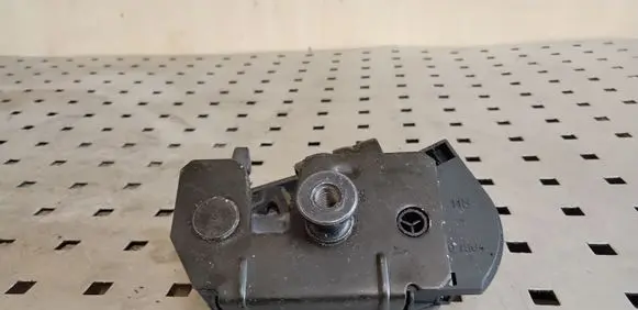 Volvo XC90 Tailgate lock latch 