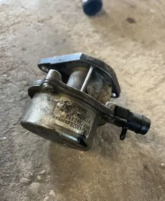 Renault Megane II Vacuum pump 8200175467 72238914 04T2450980
