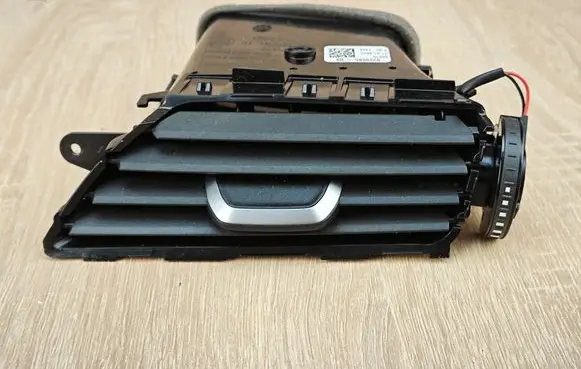 BMW 5 G30 G31 G38 Dashboard side air vent grill/cover trim 9329585