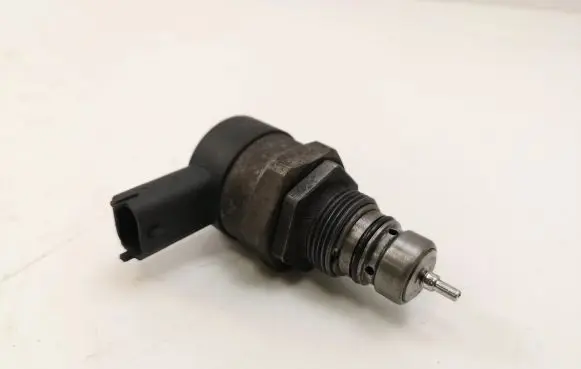 Volvo V70 Fuel pressure regulator 31216313 0281002990