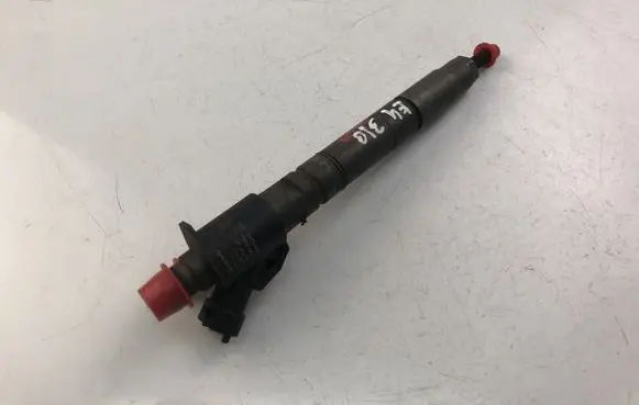 Volvo V60 Fuel injector 31303238