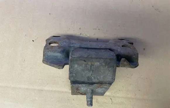 Nissan Navara D40 Engine mount vacuum valve 11220-EB300