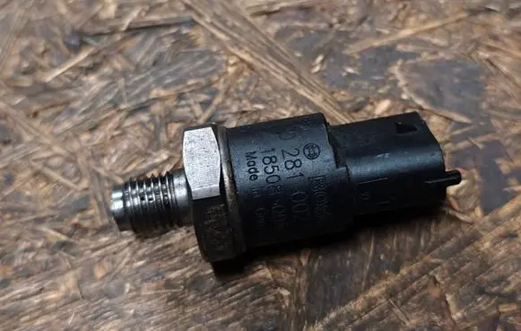 Chrysler Voyager Fuel pressure sensor 0281002398