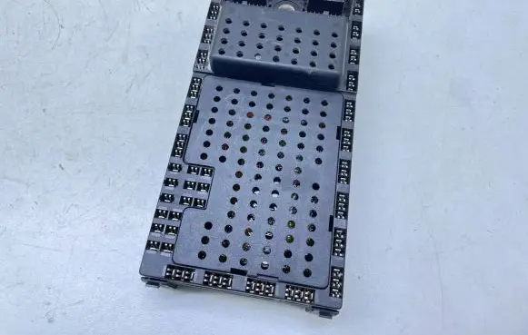 Volvo V70 Fuse module 08696098 08679899
