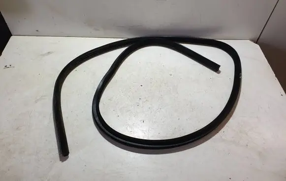 Jaguar XJL Front door rubber seal 