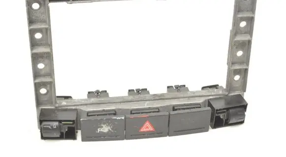Volkswagen Touareg I Central console control unit 7L6857318