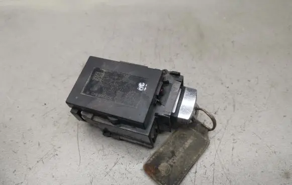 Volkswagen PASSAT B6 Ignition lock 3C0905843R