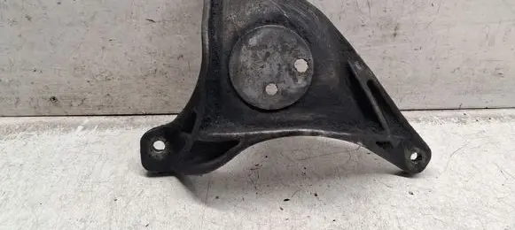 BMW 5 E39 Engine mounting bracket 