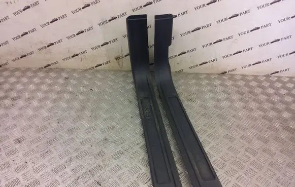 Land Rover Discovery 5 Front sill trim cover FK72-02348-AE