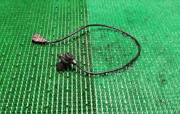 Volkswagen Golf IV Crankshaft position sensor 0261210