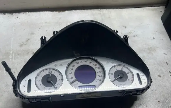 Mercedes-Benz E W211 Speedometer (instrument cluster) 110080250015 015260 A2115405711
