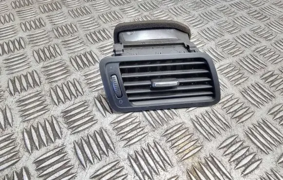 Volkswagen PASSAT B6 Dashboard side air vent grill/cover trim 3C1819702E P0108667 T00243751