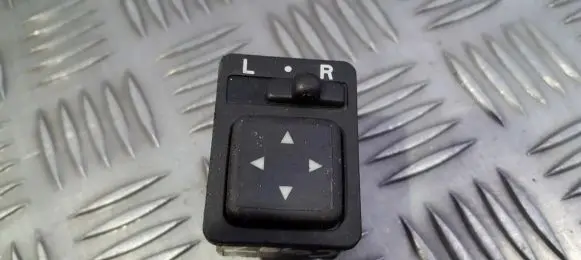 Mitsubishi Carisma Wing mirror switch mr114081 03220000