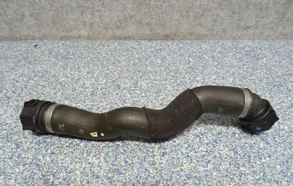 BMW 5 G30 G31 Engine coolant pipe/hose 8602638