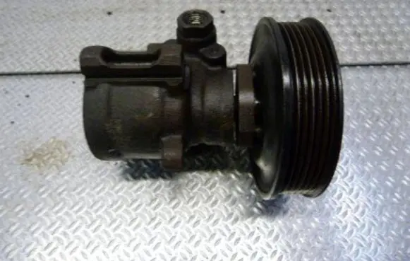 Volkswagen Polo III 6N 6N2 6NF Power steering pump 030145157D