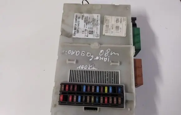 Ford Mondeo MK IV Fuse module 7G9T14A073DD 28130621 L5221