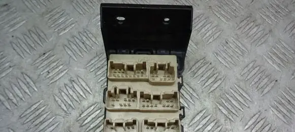 Toyota Avensis T250 Fuse box cover 82734-05030