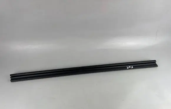 Citroen DS7 Crossback Rubber seal rear door window/glass 9815703380