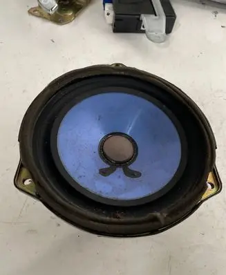 KIA Sorento Front door speaker