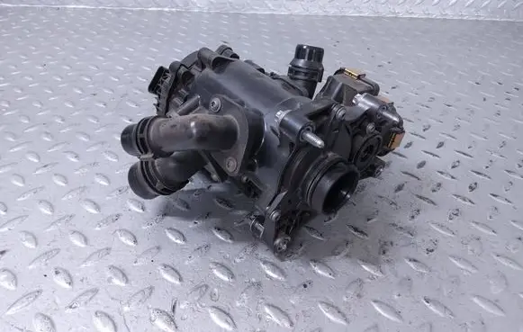 BMW 1 F40 Thermostat/thermostat housing 8631943