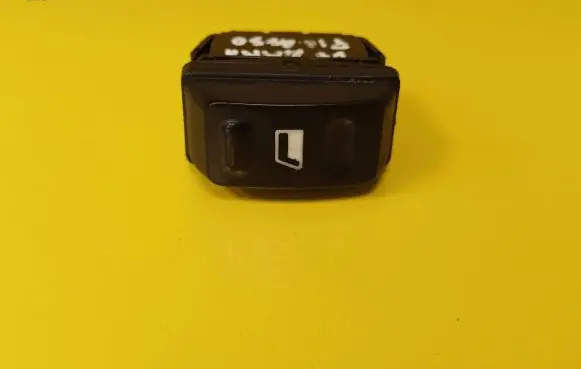 Citroen Xsara Picasso Electric window control switch 22681